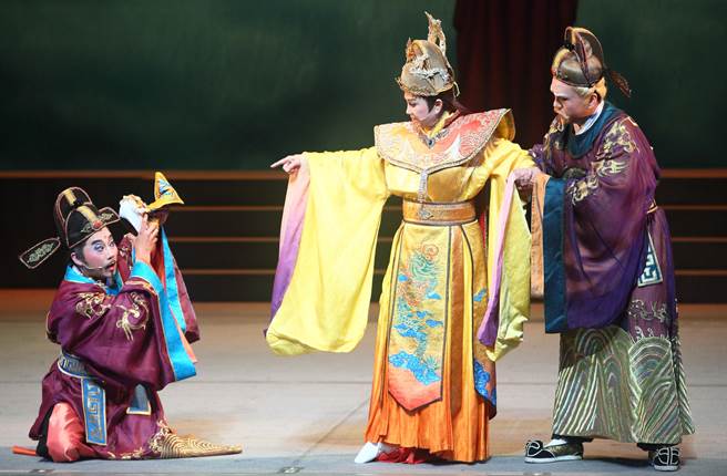 总团长陈胜福表示，《青蝉》故事来自民国40年代明华园在南台湾很受欢迎的戏码《母性爱》。（张铠乙摄）