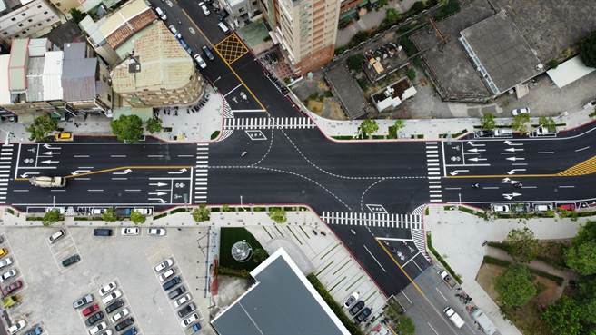 高雄市交通局打造「完全街道」，盼改善高雄交通环境。（高雄市交通局提供／崔正纲高雄传真）