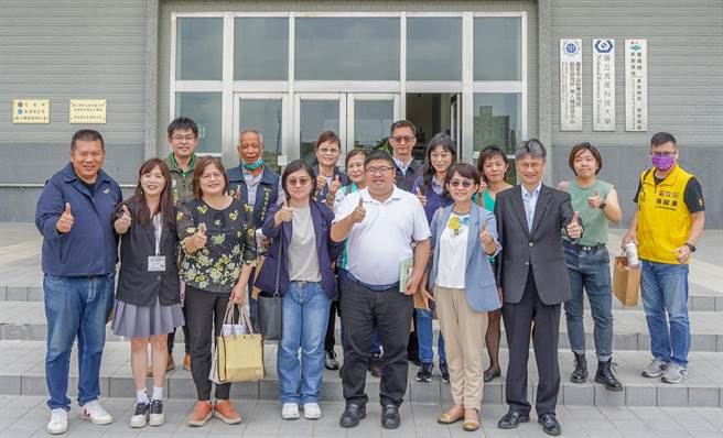 立法院教育及文化委员会今到亚洲无人机AI创新应用研发中心，听取嘉义科学园区实验中学筹备状况。（蔡易余办公室提供／吕妍庭嘉义传真）