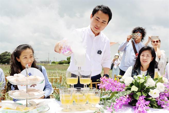 民进党嘉义县山区立委参选人陈冠廷希望透过农会携手日本企业，为嘉义农业打造新纪元，「新的时代，现在启动」。（吕妍庭摄）