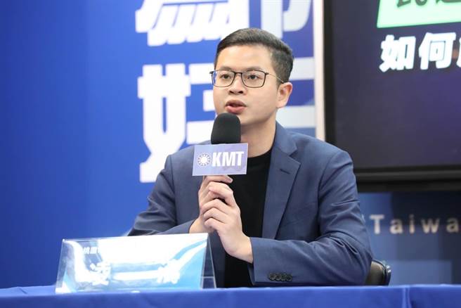 桃园市议员凌涛质疑，涉嫌性骚扰的「辉哥」是桃园多起标案的评审委员，他说，工务局的标案评委，手握标案评审的大权，常常受邀，难道前桃园市长郑文灿能摆脱这层关系吗？（翻摄自脸书）