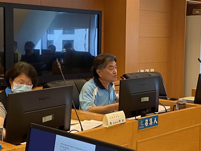 台中市议会法规委员会今天通过「台中市摊贩集中区设置管理自治条例」修订草案。（张亦惠摄）