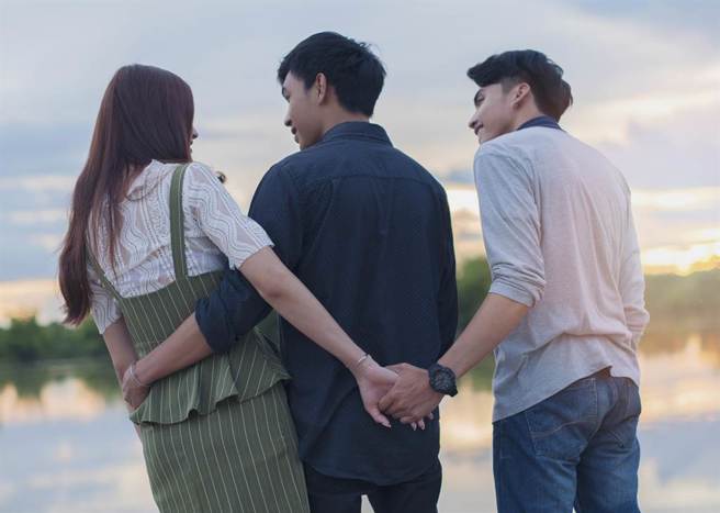 属鸡者在芒种节气整体运势很棒，但慎防桃色纠纷与三角关系。（示意图／Shutterstock）