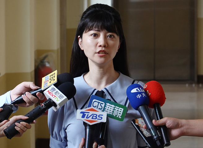 民进党立委高嘉瑜表示，林飞帆担任副秘书长处理这件事确实有瑕疵，他也有道歉，后续如何挽回或重振，他要努力说服社会大眾。（姚志平摄）