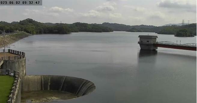 玛娃颱风降雨挹注，新竹宝二水库蓄水量已「满库」达到溢流状态。（北水局提供／蔡明亘桃园传真）