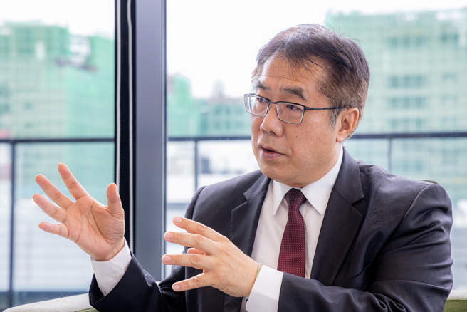 黄伟哲指出，台南作为目前全台湾唯一，拥有台积电三奈米先进制程量产的城市，可说是自由晶片之城，与台湾的发展休戚与共。(戴志扬翻摄)