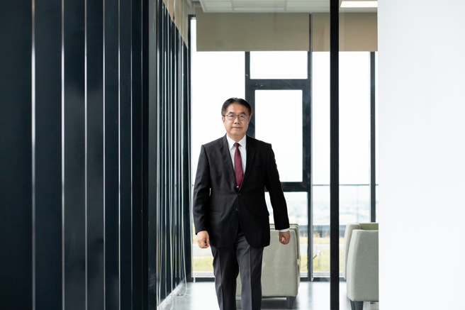 黄伟哲强调，台南作为自由晶片之城，会全力配合中央政府，确保自由晶片供应无虞，为台湾一起努力。(戴志扬翻摄)