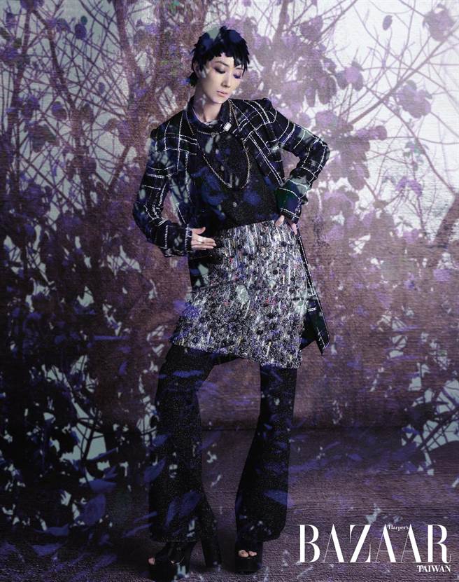 桂纶镁替时尚杂志拍摄封面。（Harper’s BAZAAR提供）