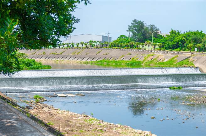 桃园市副市长苏俊宾指出，大堀溪是观音的母亲之河，盼藉环境教育活动，让大眾瞭解大堀溪生态，同时瞭解其发展轨迹与文化。（桃园市政府提供／蔡明亘桃园传真）