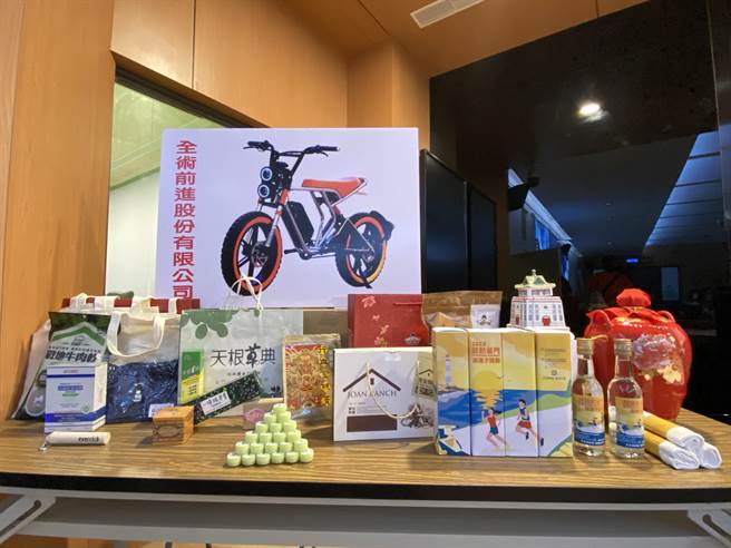 活动提供超过200份礼品的摸彩活动等着大家来拿，还有机会将价值逾8万元古典造型电动脚踏车骑回家。(于家麒摄)