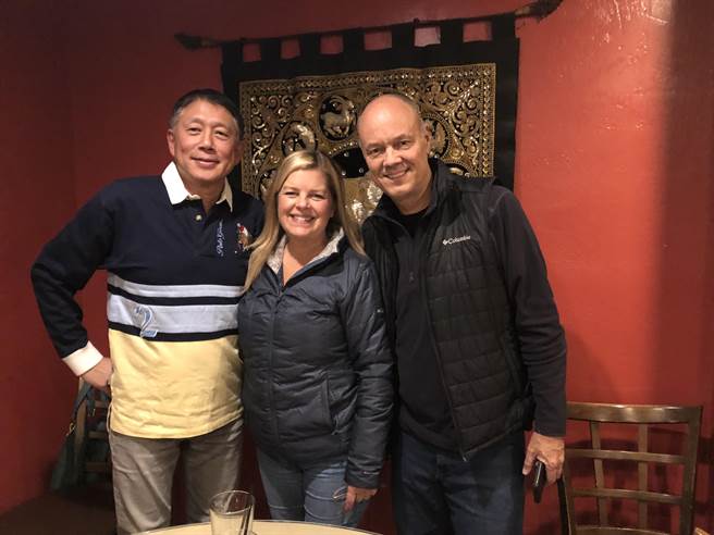 ason Wu老师与布莱利尼尔森医师伉俪合照。（Jason老师提供／林周义台北传真）