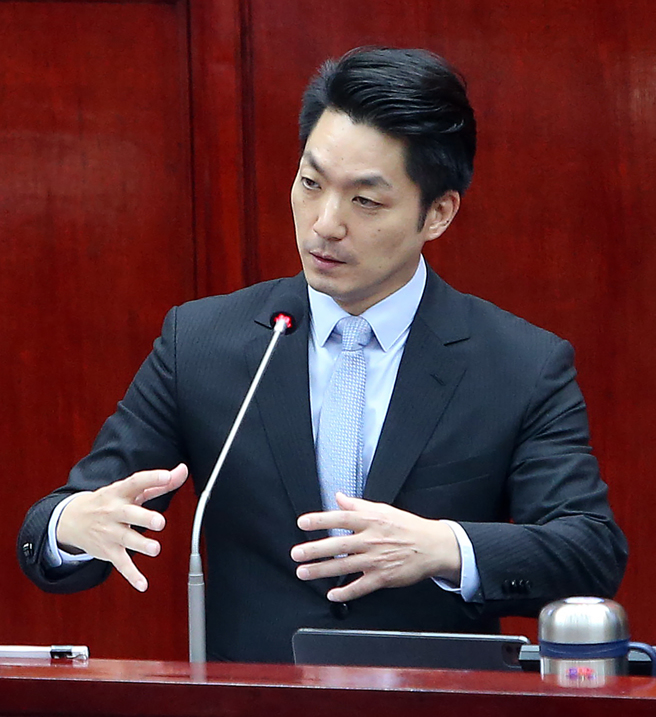 台北市长蒋万安（见图）2日到市议会备询。（赵双杰摄）