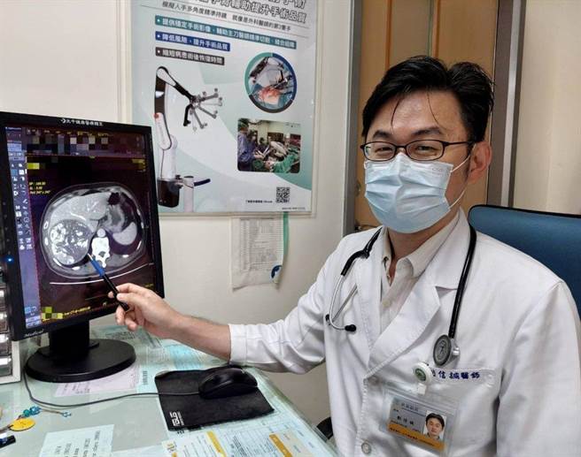 大千医院主任刘信诚提醒，有B、C型肝炎的民眾务必定期追踪检查，才能及早治疗，降低併发症风险。（大千医院提供／谢明俊苗栗传真）