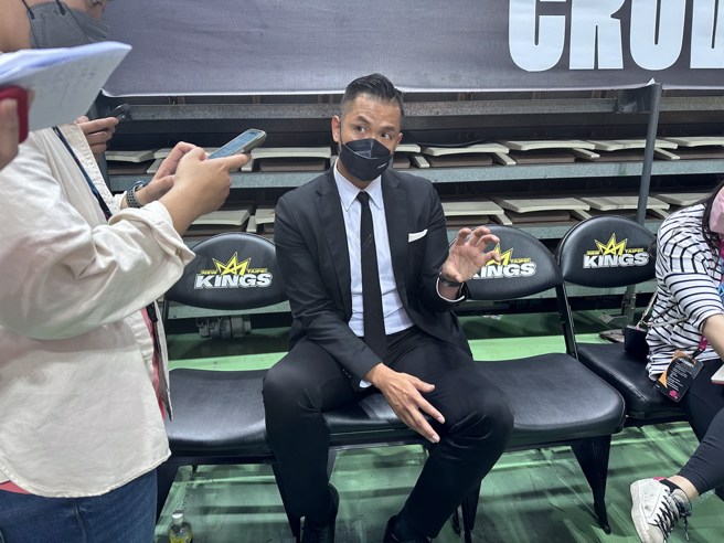 陈建州强调合併是假议题。(黄及人摄)