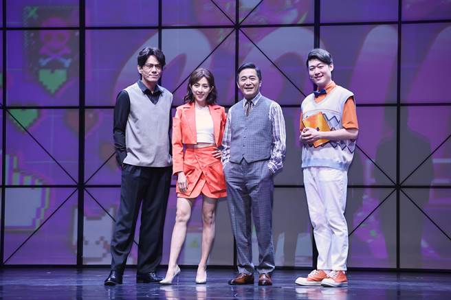 凯尔（左起）、林辰唏、汤志伟、林斌合作舞台剧。（罗永铭摄）