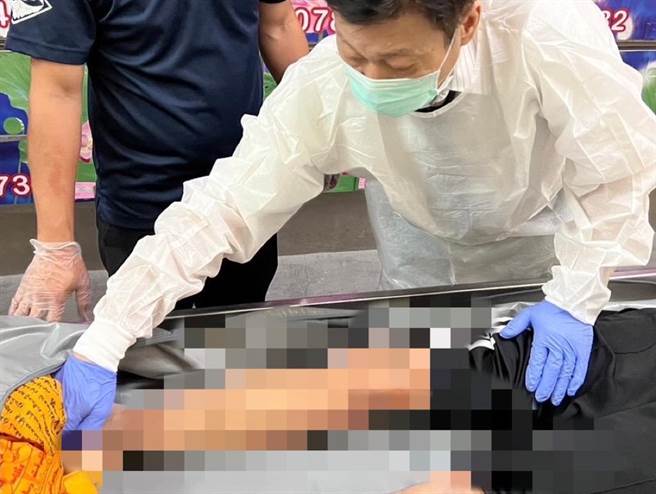 5亿赖姓高中生（右）坠楼前的身影，法医高大成受家属委托相验追查，发现遗体右手有不明的「4针孔」。（民眾提供）