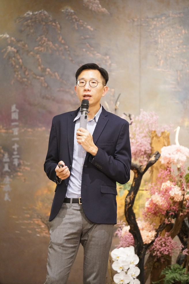 朱为民医师推广预立医疗的观念及重要性。（图／惠中寺提供）