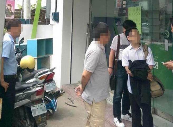 重案玄奇》新竹市警方在嘉义逮捕陈天心（右1）。（资料照／徐养龄翻摄）