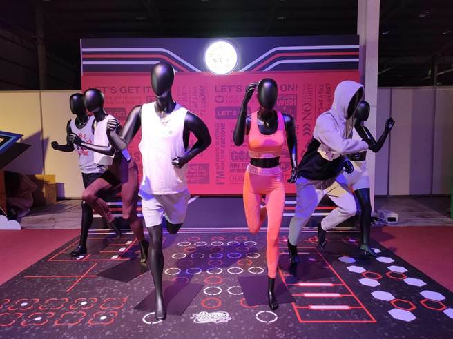 World Gym2日举办实体春酒盛会，正式宣布跨足零售业，推出的品牌运动服饰和周边商品也于现场亮相。（潘虹恩摄）