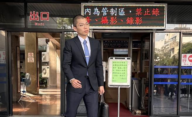 5亿高中生之死再爆新事证，遗体右手有「4针孔」等疑点，律师2日向检察官递状声请调查新证据。（陈淑芬摄）