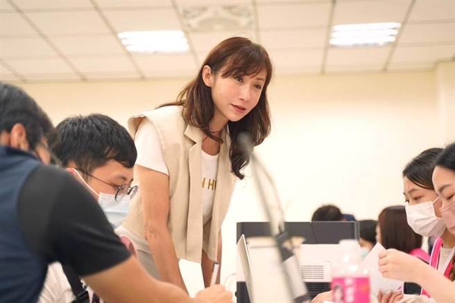 身兼民进党中常委的台北市议员许淑华表示，将于下周中常会上，以中常委身份要求党中央设立独立的「性别平等仲裁会」。（翻摄自许淑华脸书）