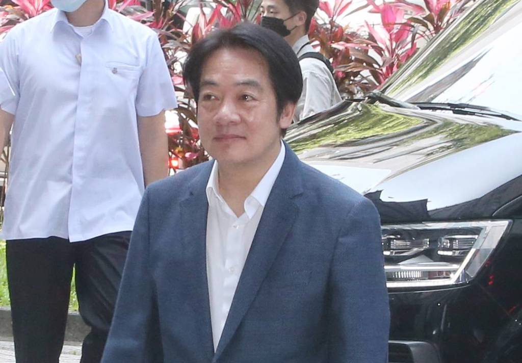 Re: [新聞] 蔣絜安放棄碩士學位主動請辭客家部主任