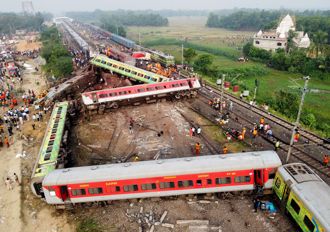 還原現場》印度本世紀最慘火車事故 禍起「走錯軌道」