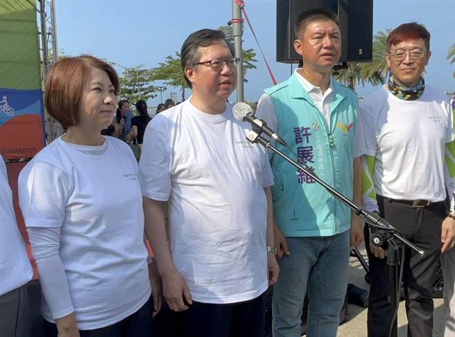 绿营爆性骚扰还想提告引党内不满，郑文灿(左二)强调，错就错、没有硬凹空间。(林和生摄)