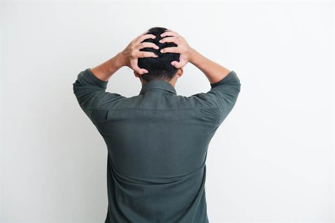 法官根据郑男套房的格局图发现该套房没有隔间，甚至还同处一室多个夜晚，因此判他应赔15万元。（示意图／Shutterstock）