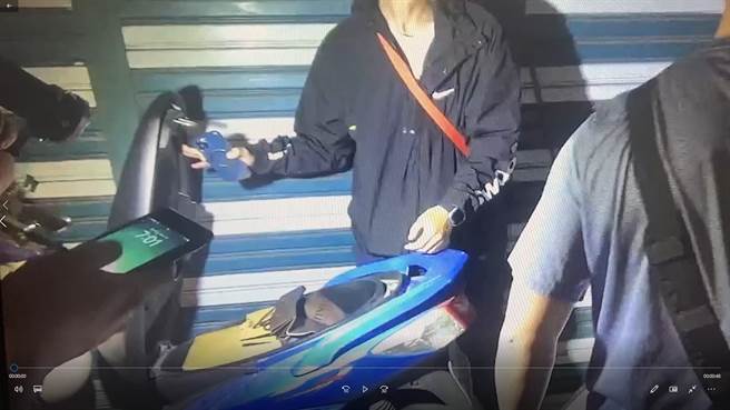 警方将张姓药头及4名少年逮捕到案。（翻摄照片／林郁平台北传真）