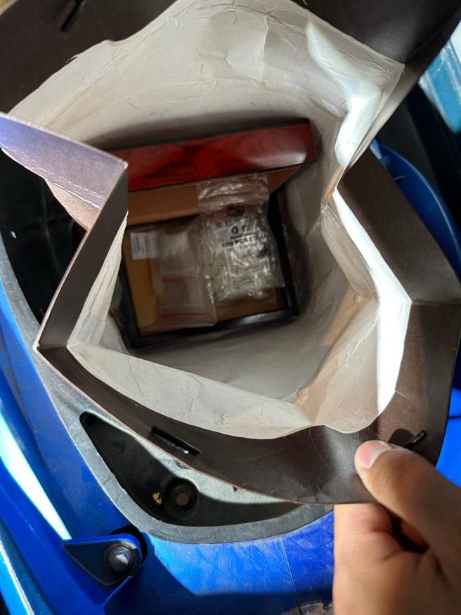 警方在机车置物箱内查获大批毒品。（翻摄照片／林郁平台北传真）