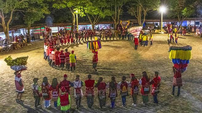 五峰乡赛夏族矮灵祭充满神秘色彩。（罗浚滨摄）