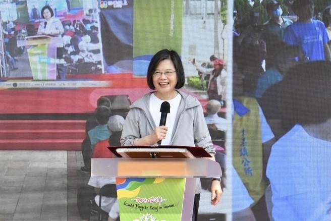 ▲总统蔡英文表示，未来若卸任，想要挑战骑自行车环岛。（行政院办公室提供／徐佑升基隆传真）