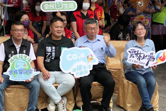 民眾党主席柯文哲（前右二）参加云林县国家海洋日活动，呼吁海洋保育法快通过。（张朝欣摄）