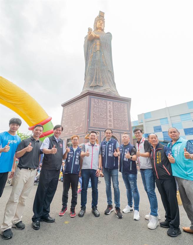 新屋鱼米之乡马拉松精心设计路线，让跑者享受沿途风景，更搭配客家美食补给，让跑者挑战自我同时也能体验客庄文化。（桃园市政府提供／蔡明亘桃园传真）