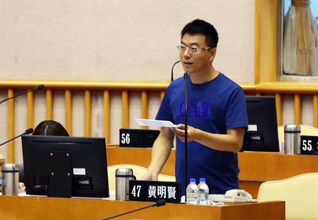 面对党内陆续爆发性骚扰议题，蓝营议员黄明贤喊话要立委锺佳滨清楚表态。(林和生摄)