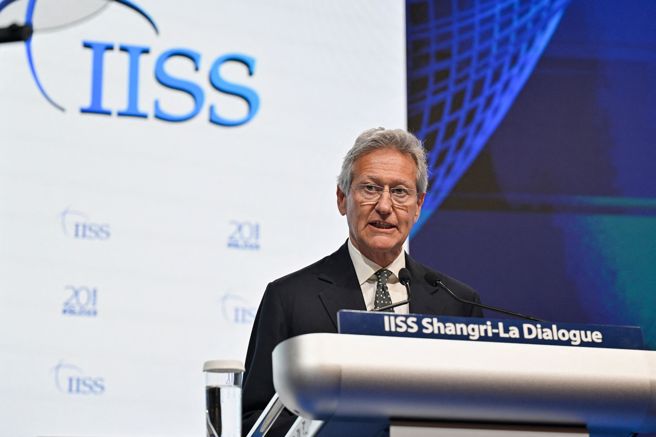 第20届「亚洲安全会议」2日起在新加坡登场，主办单位英国智库「国际战略研究所」（IISS）发表报告指出，没有证据显示俄乌战争改变了北京攻台的计画。图为IISS总监兼首席执行官齐普曼（John Chipman）。（图／路透）