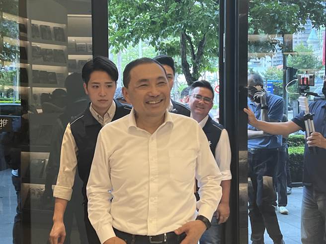 国民党总统参选人、新北市长侯友宜3日到台中，首度与青年面对面对谈。(林欣仪摄)