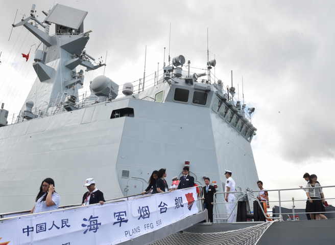 图为2017年7月，中国人民解放军海军16舰编队停靠香港。（资料照／中新社）