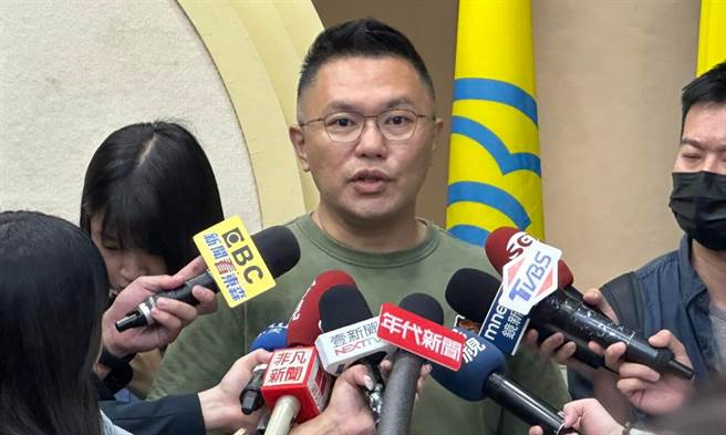 台北市議員、國民黨立委參選人張斯綱表示，網紅找議員開協調會是為拖延強拆，而黃瀞瑩被周刊爆料關切違建，只說她運氣不好。（摘自張斯綱臉書）