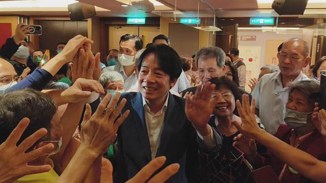 赖清德副总统今天下午出席嘉义市信赖台湾之友会，民眾热烈欢迎。（廖素慧摄）