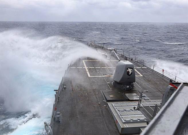 4月17日，美国海军阿利伯克级（Arleigh Burke Class）驱逐舰「米利厄斯」号（USS Milius，DDG 69）曾穿越台海。（美国海军）