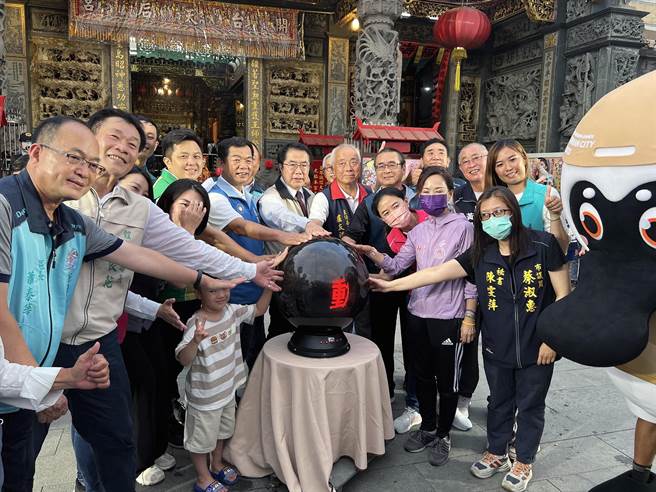 睽违3年的台南市国际龙舟锦标赛举行点灯仪式。（洪荣志摄）