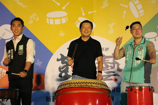 新北市副市长朱惕之（中）出席新北市鼓艺节。（新北市文化局提供）