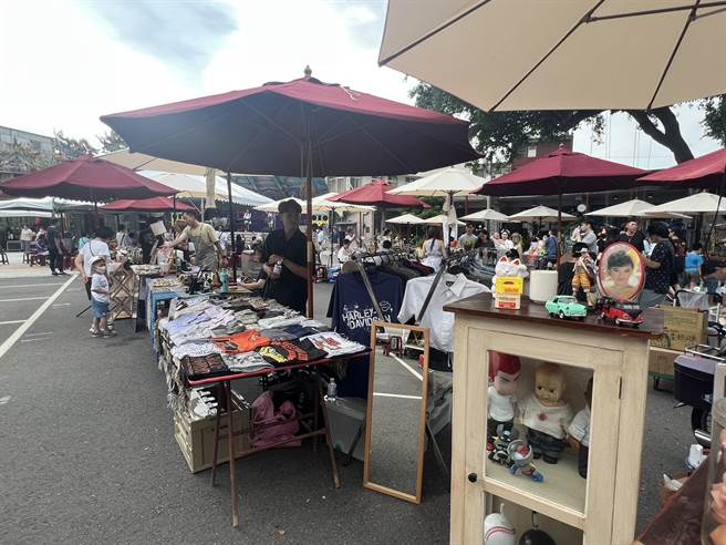 大溪神农文化祭现场设有神农客庄祭典集市。（大溪区公所提供／蔡明亘桃园传真）