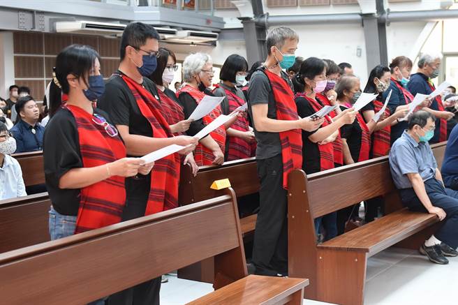 静宜大学法律系助理教授林淑雅，因中捷公安意外不幸罹难，校方3日于主顾圣母堂举行追思会。（陈淑娥摄）