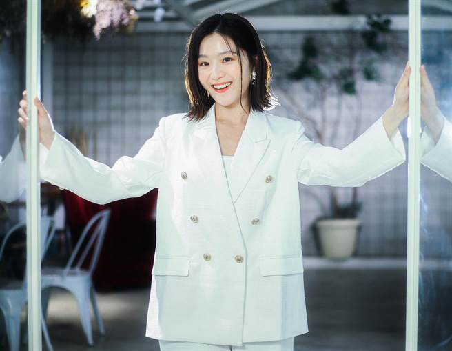 杨小黎虽避谈生死，但把每回和朋友的聚会都当最后一次。（粘耿豪摄）