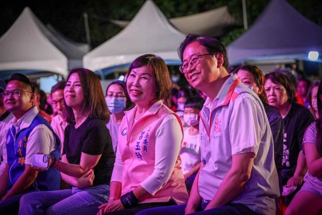 2023桃园管乐嘉年华开幕表演3日晚间在平镇新势公园盛大登场，桃园市长张善政出席聆听。（桃园市政府提供／蔡明亘桃园传真）