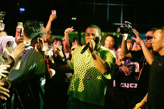 FERG一度衝下台与前排粉丝互动。（Wonderful Entertainment Asia提供）