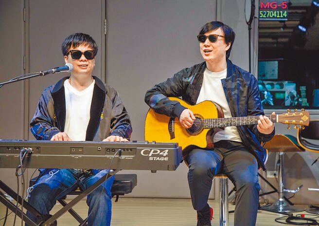 萧煌奇（右）、王俊杰日前为演唱会彩排。（好莉嗨提供）
